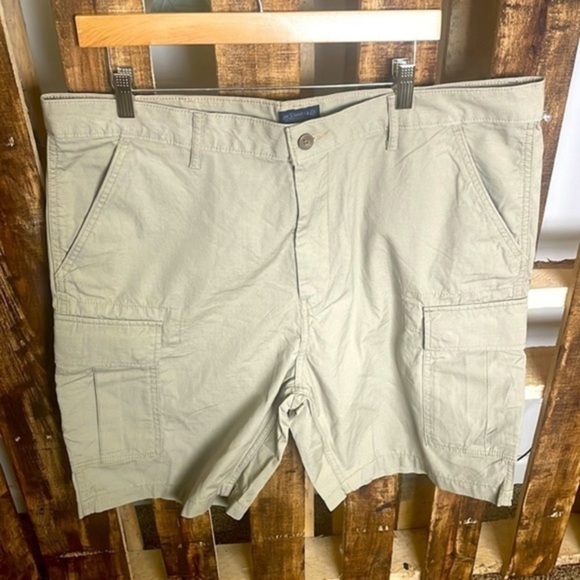 Levi’s shorts Men’s Tan Carpenter Cargo bottom Sz 38 - Picture 1 of 9